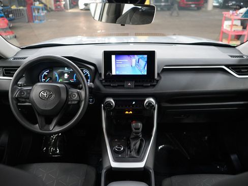 Used 2025 Toyota RAV4 XLE AWD/4WD image 13