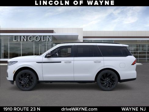 New 2025 Lincoln Navigator Reserve w/ Jet Appearance Package AWD/4WD image 3