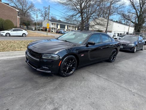 Used 2017 Dodge Charger R/T w/ Blacktop Package image 2