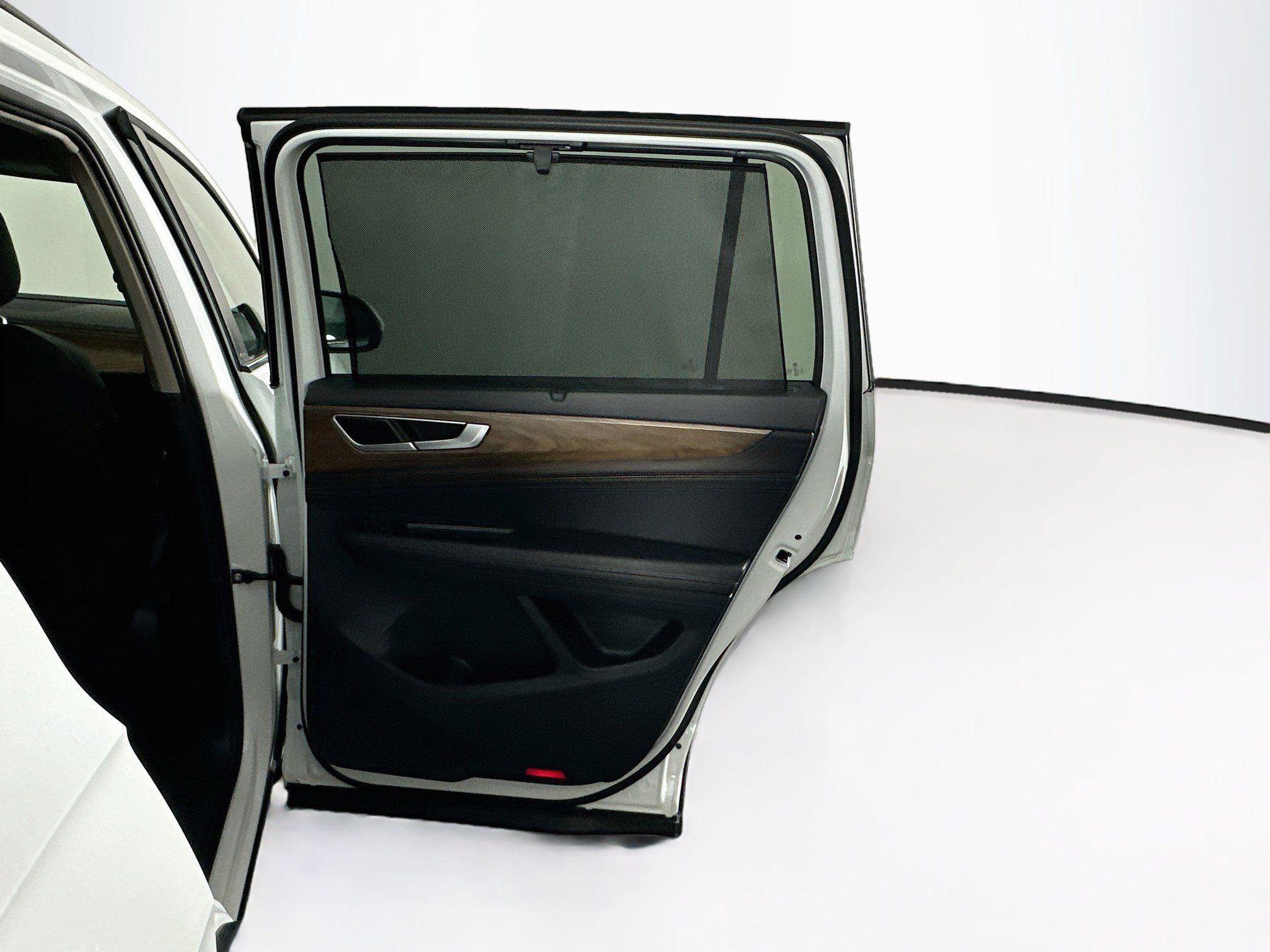 Used 2025 Volkswagen Atlas SE FWD image 32