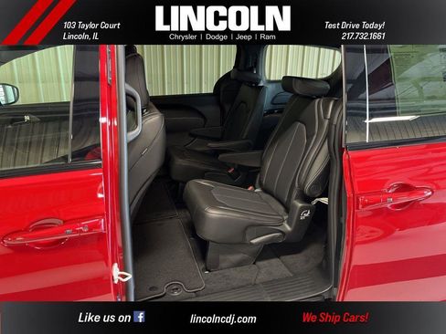 New 2026 Chrysler Pacifica Select image 13