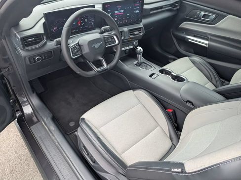 Used 2024 Ford Mustang Convertible RWD image 3