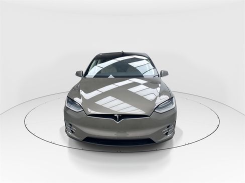 Used 2016 Tesla Model X 90D image 3