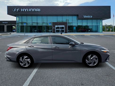New 2026 Hyundai Elantra Limited FWD image 9