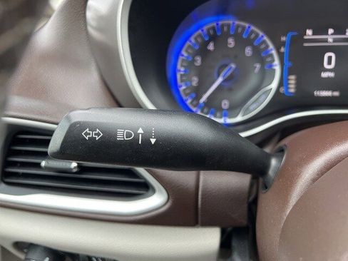 Certified 2017 Chrysler Pacifica Touring-L image 23