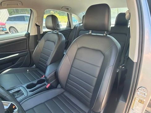 Used 2024 Volkswagen Jetta SE FWD image 22