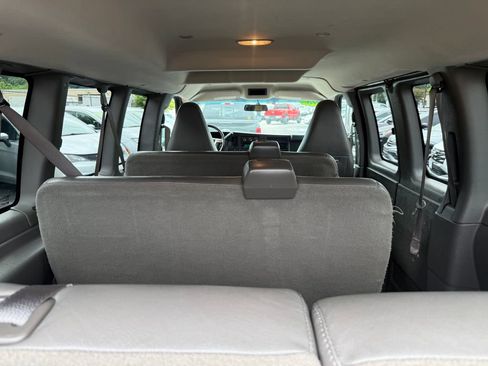 Used 2018 Chevrolet Express 2500 LS w/ Driver Convenience Package RWD image 3