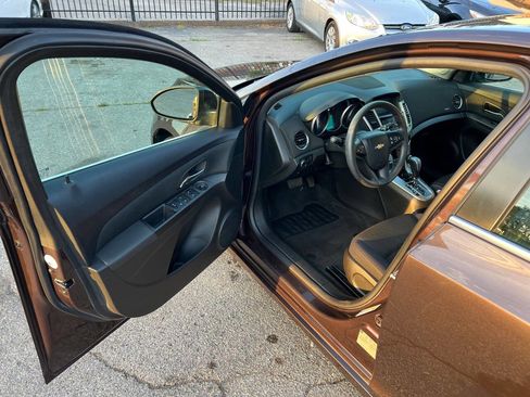 Used 2015 Chevrolet Cruze LT FWD image 13