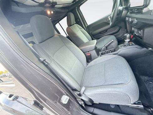 Used 2025 Jeep Wrangler Unlimited Sahara w/ Safety Group image 25