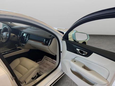 Used 2021 Volvo S60 T6 Momentum image 17