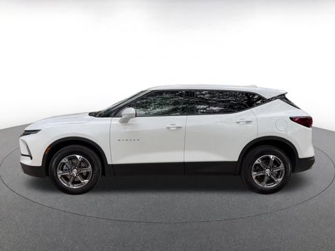 Used 2025 Chevrolet Blazer LT FWD image 9
