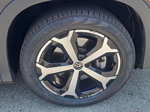Certified 2025 Volkswagen Tiguan SE AWD/4WD image 28