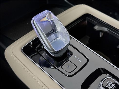 Certified 2025 Volvo XC90 B5 Core w/ Protection Package Premier image 17