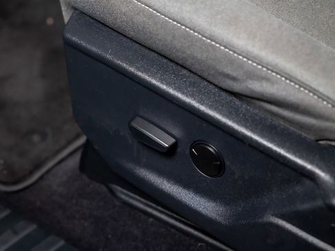 Used 2023 Ford F150 Lightning XLT image 13