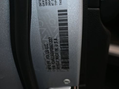 Used 2024 Jeep Grand Cherokee L Laredo image 18