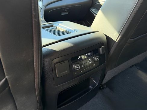 Used 2020 Chevrolet Suburban Premier image 28