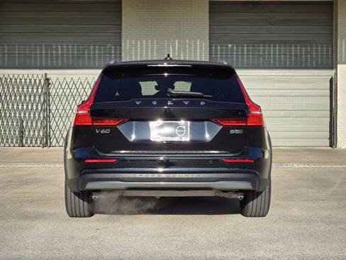 Certified 2023 Volvo V60 B5 Cross Country Plus w/ Climate Package image 8