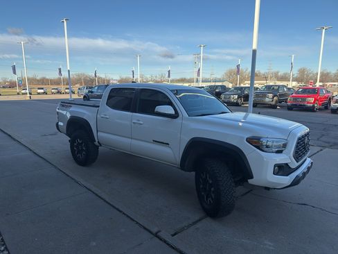 Used 2022 Toyota Tacoma TRD Off-Road image 4