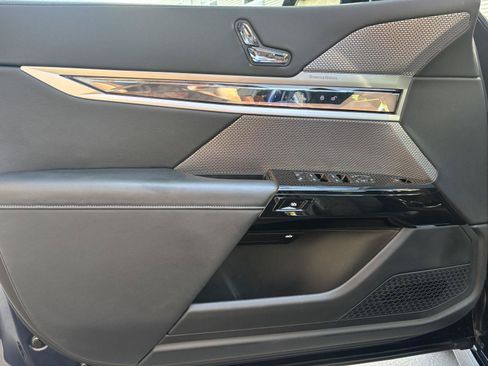 Used 2023 BMW 760i xDrive w/ Luxury Rear Seating Package AWD/4WD image 11