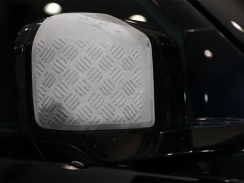 Used 2023 Land Rover Defender 110 X-Dynamic SE image 22