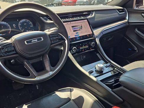 Used 2023 Jeep Grand Cherokee Overland AWD/4WD image 16