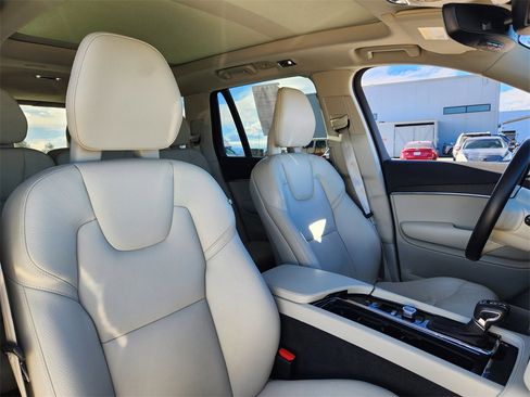 Used 2020 Volvo XC90 T5 Momentum w/ Protection Package Premier image 16