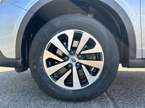 Used 2021 Subaru Outback Premium image 8