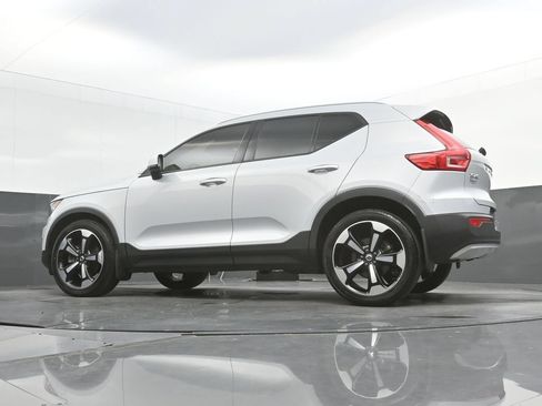Certified 2022 Volvo XC40 T5 Momentum w/ Premium Package AWD/4WD image 31