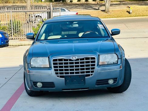 Used 2006 Chrysler 300 Touring RWD image 2