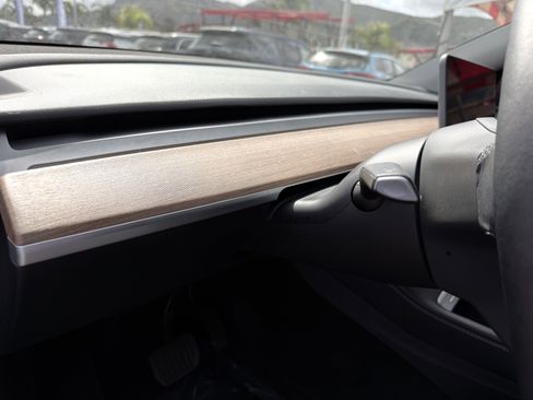 Used 2024 Tesla Model Y Long Range AWD/4WD image 25