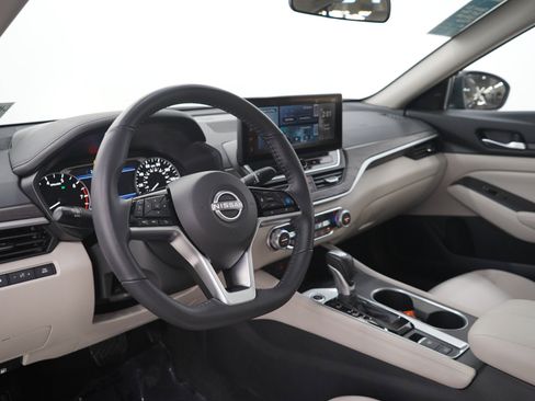 Used 2025 Nissan Altima 2.5 SV w/ SV Premium Package FWD image 23