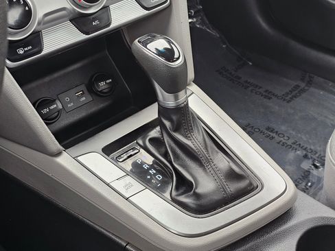 Used 2019 Hyundai Elantra SEL image 31