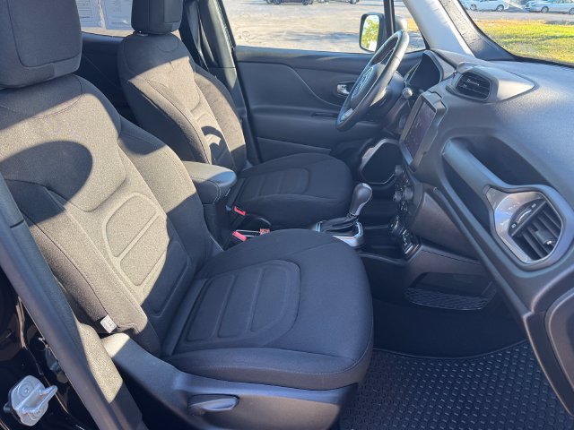 Certified 2022 Jeep Renegade Latitude w/ Convenience Group AWD/4WD image 14
