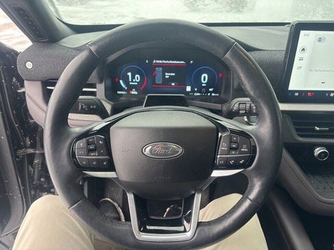 Used 2025 Ford Explorer Platinum w/ Ultimate Package image 11