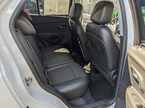 Used 2020 Chevrolet Trax LT w/ LT Convenience Package FWD image 13