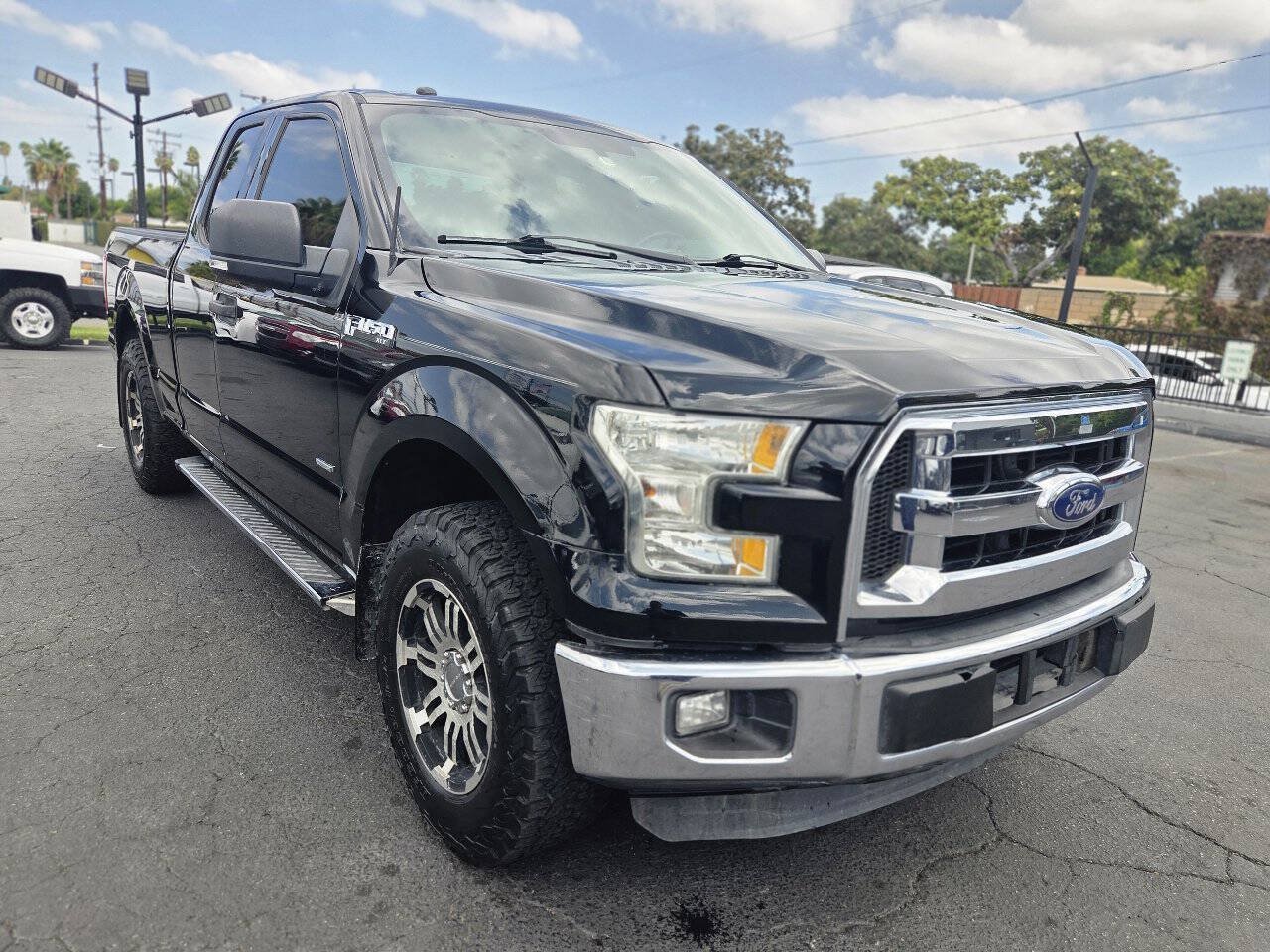 Used 2016 Ford F150 XLT w/ Equipment Group 301A Mid RWD image 4