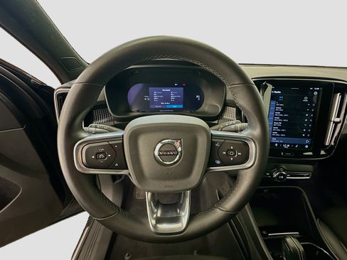 Used 2022 Volvo XC40 P8 Recharge Plus image 18