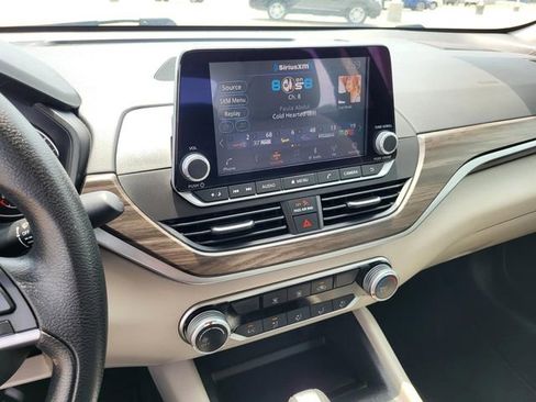 Used 2025 Nissan Altima 2.5 SV FWD image 7