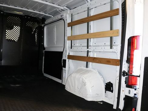 Used 2025 RAM ProMaster 2500 w/ U-Haul Equipment Group FWD image 22