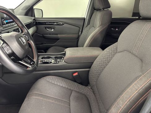 Used 2025 Honda Pilot Sport image 8