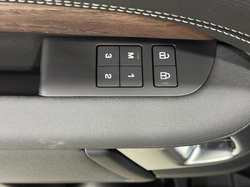 New 2026 Land Rover Discovery Dynamic SE image 26