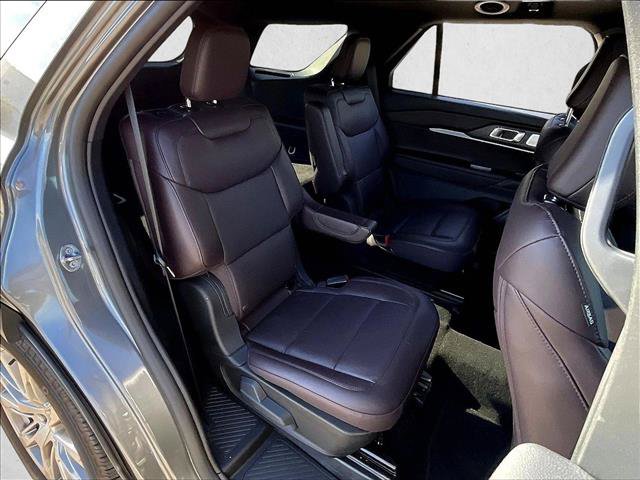 Used 2025 Ford Explorer Platinum RWD image 25