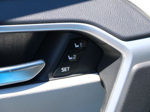 Used 2020 Toyota RAV4 XLE Premium FWD image 18