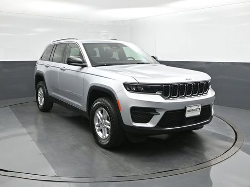 New 2025 Jeep Grand Cherokee Laredo w/ Luxury Tech Group I image 22