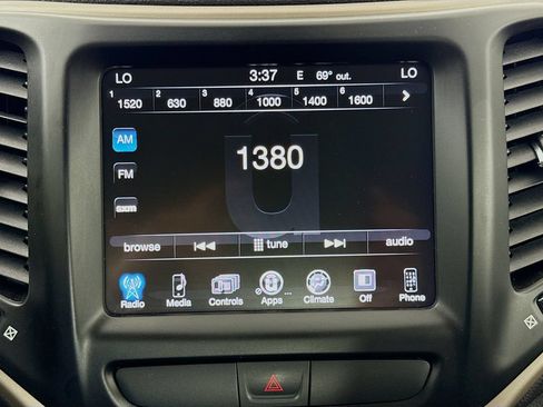 Used 2016 Jeep Cherokee Latitude w/ Comfort/Convenience Group AWD/4WD image 16