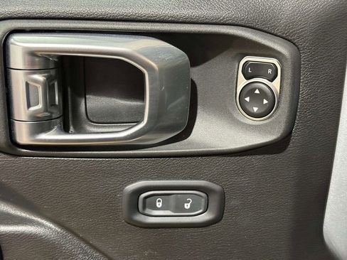 Used 2024 Jeep Wrangler Unlimited Rubicon w/ XTREMEE 35" Tire Package AWD/4WD image 9