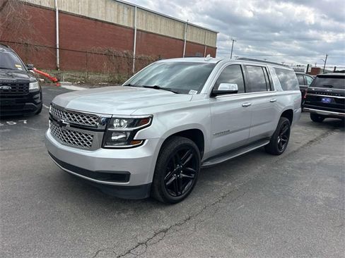 Used 2019 Chevrolet Suburban LT image 7
