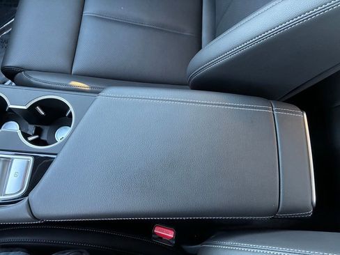 Used 2025 Genesis G70 2.5T image 41