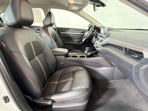 Used 2025 Nissan Altima 2.5 SR FWD image 29