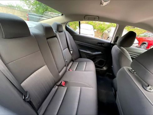 Used 2025 Nissan Altima 2.5 SV image 19